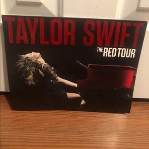 Taylor Swift red tour book